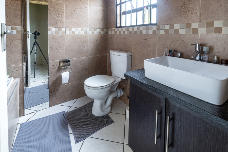 3 Bedroom Property for Sale in Val de Grace Gauteng