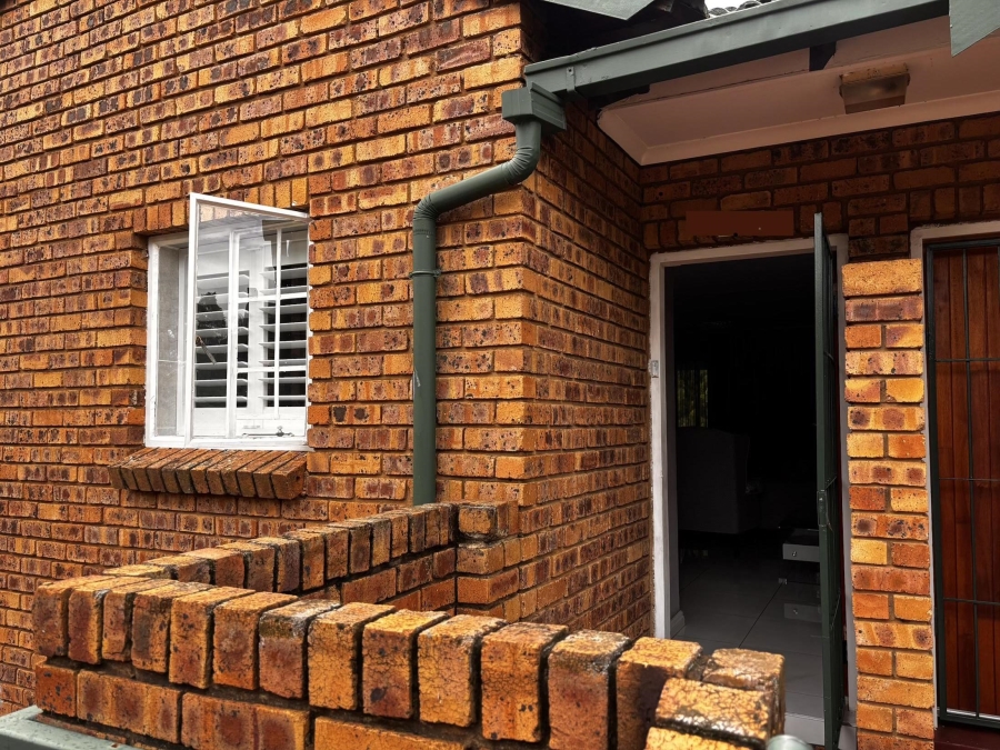 2 Bedroom Property for Sale in Faerie Glen Gauteng