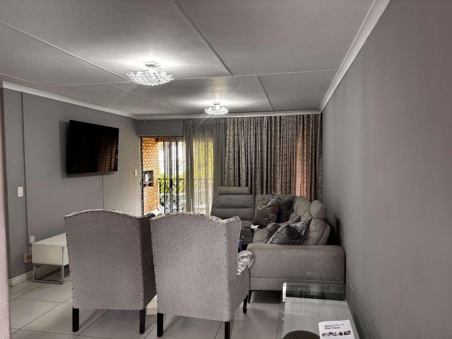 2 Bedroom Property for Sale in Faerie Glen Gauteng