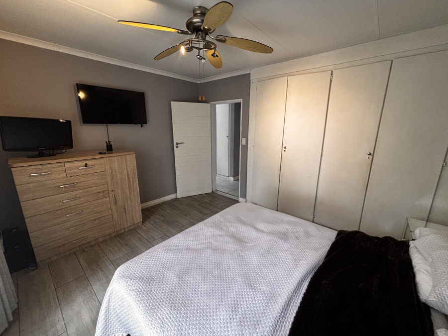 2 Bedroom Property for Sale in Faerie Glen Gauteng