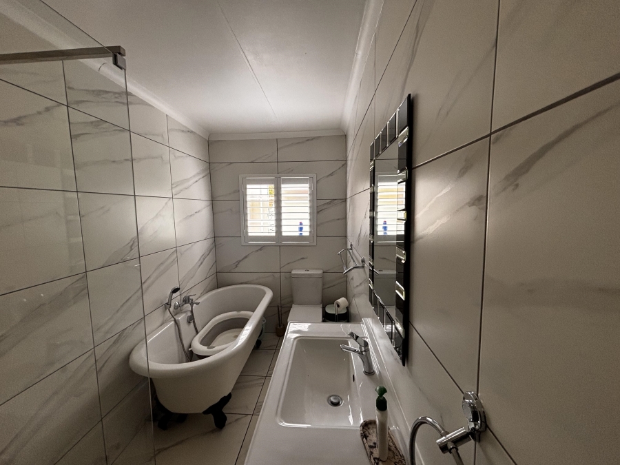 2 Bedroom Property for Sale in Faerie Glen Gauteng