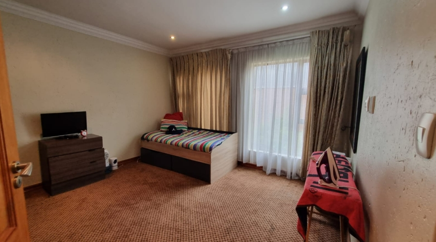 To Let 5 Bedroom Property for Rent in Brooklands Lifestyle Estate Gauteng
