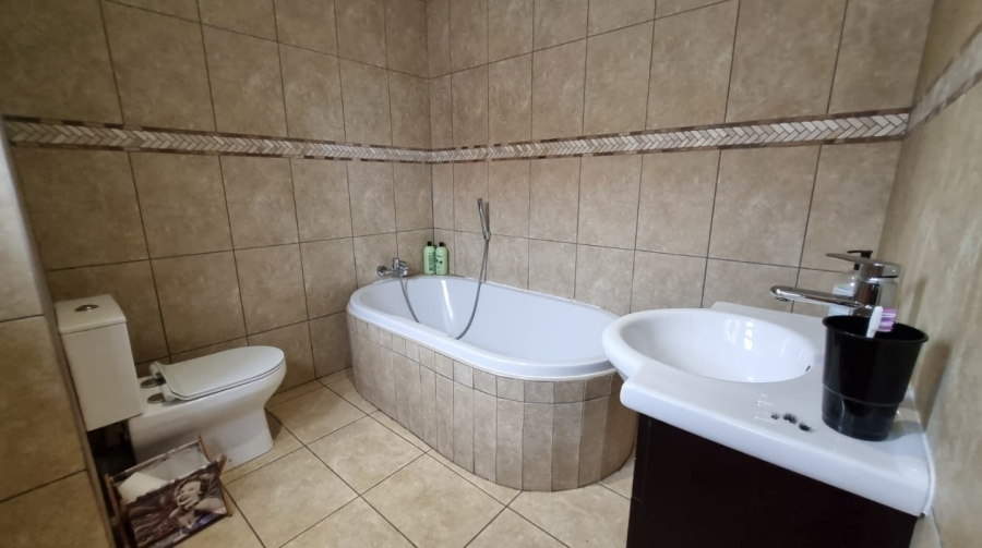 To Let 5 Bedroom Property for Rent in Brooklands Lifestyle Estate Gauteng