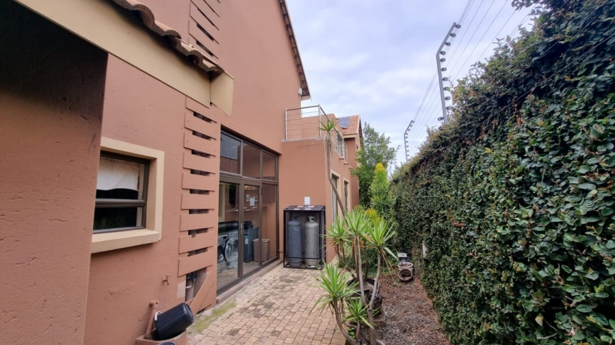 To Let 5 Bedroom Property for Rent in Brooklands Lifestyle Estate Gauteng