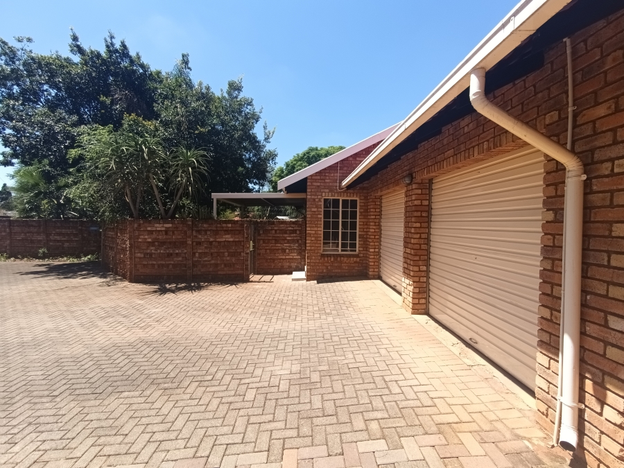 3 Bedroom Property for Sale in Dorandia Gauteng