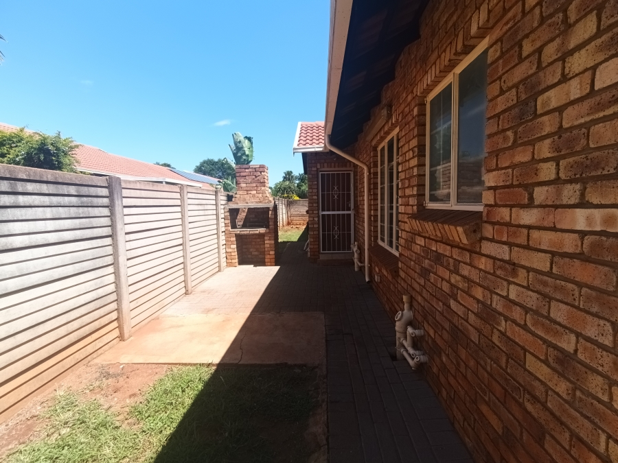 3 Bedroom Property for Sale in Dorandia Gauteng