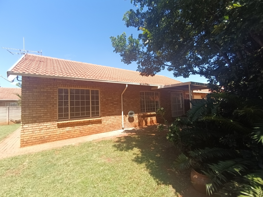 3 Bedroom Property for Sale in Dorandia Gauteng