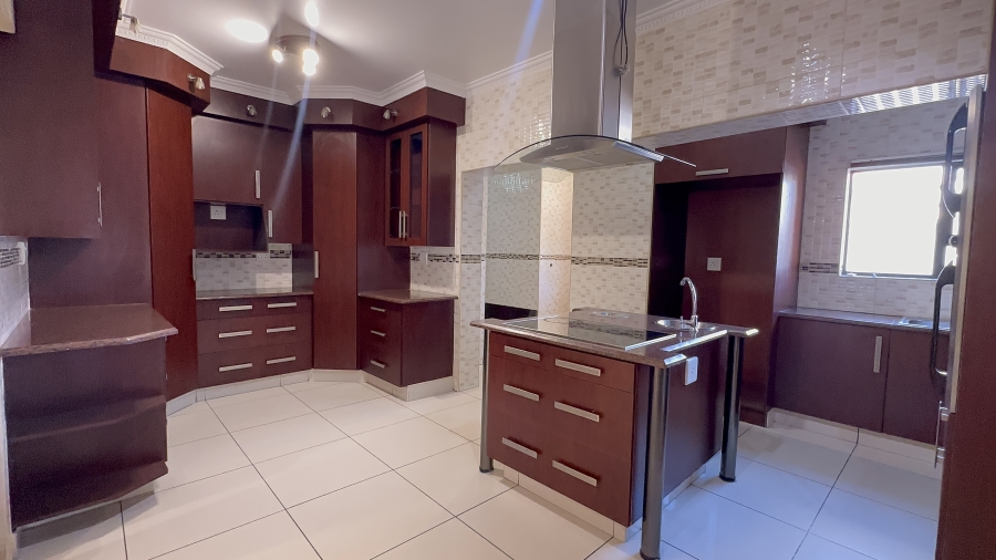 5 Bedroom Property for Sale in Helderwyk Gauteng