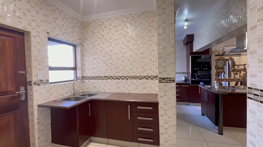 5 Bedroom Property for Sale in Helderwyk Gauteng