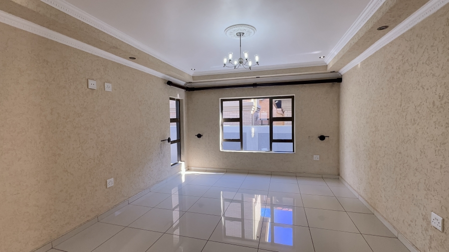 5 Bedroom Property for Sale in Helderwyk Gauteng