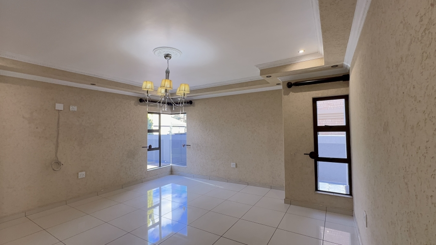 5 Bedroom Property for Sale in Helderwyk Gauteng