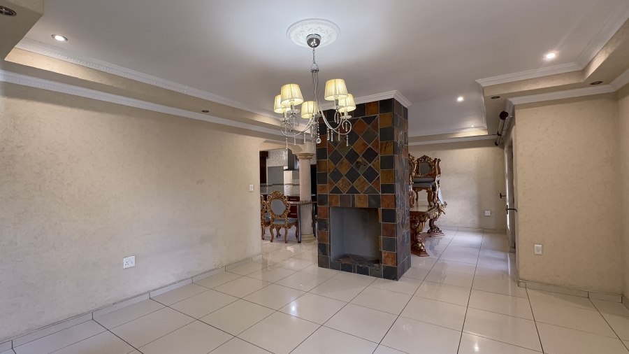 5 Bedroom Property for Sale in Helderwyk Gauteng