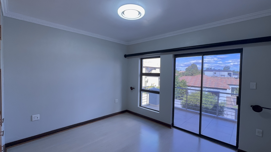 5 Bedroom Property for Sale in Helderwyk Gauteng