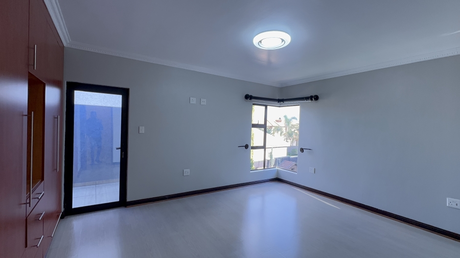 5 Bedroom Property for Sale in Helderwyk Gauteng