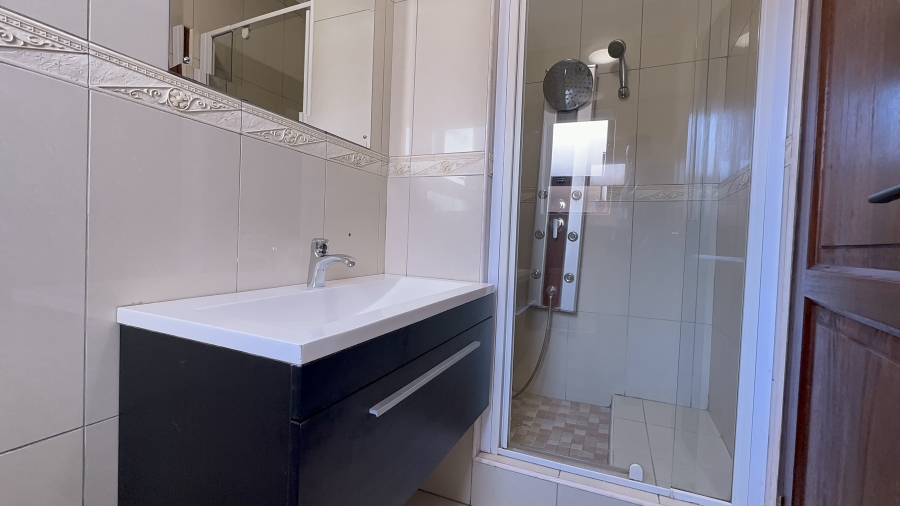 5 Bedroom Property for Sale in Helderwyk Gauteng