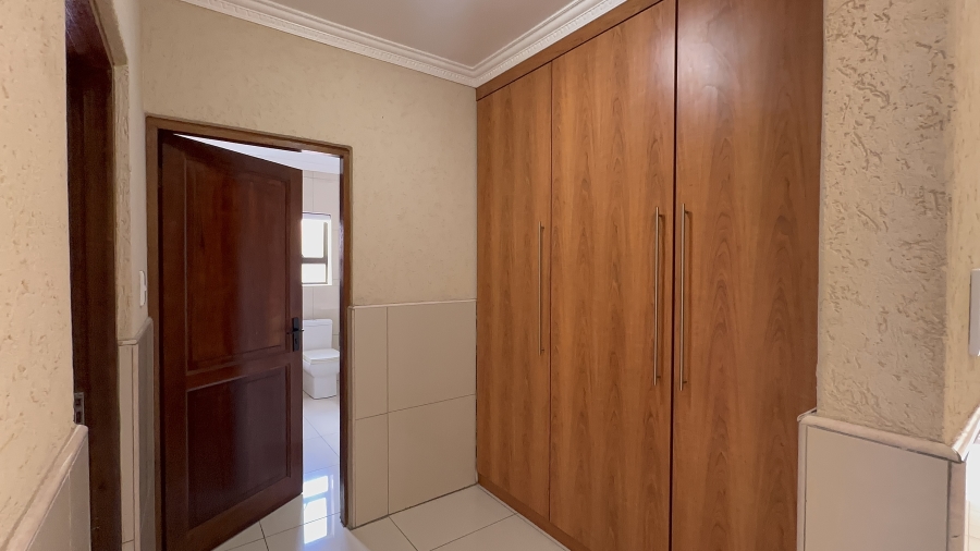 5 Bedroom Property for Sale in Helderwyk Gauteng