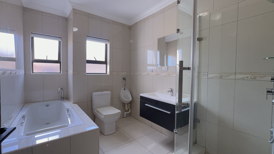 5 Bedroom Property for Sale in Helderwyk Gauteng