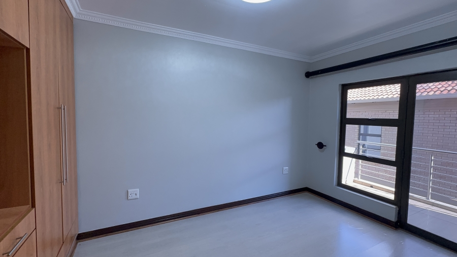 5 Bedroom Property for Sale in Helderwyk Gauteng