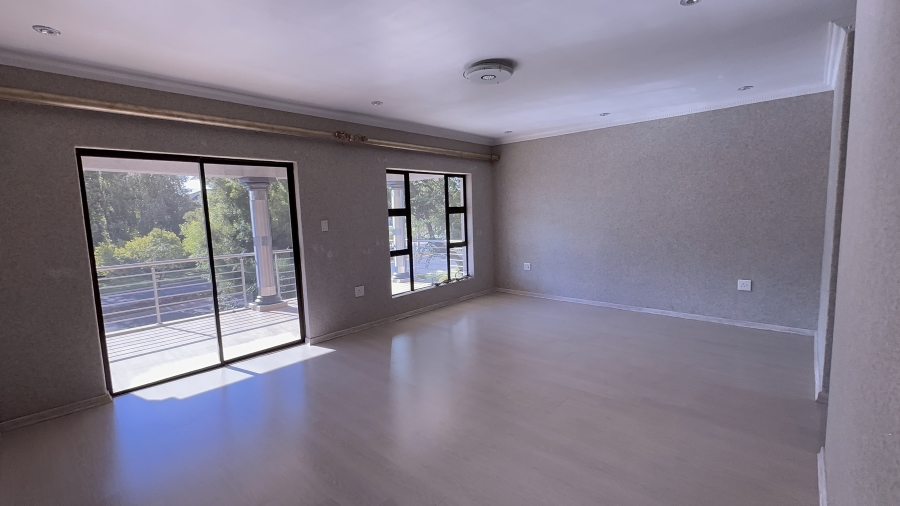 5 Bedroom Property for Sale in Helderwyk Gauteng