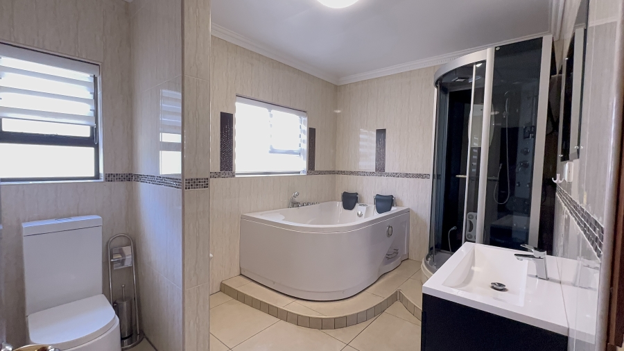 5 Bedroom Property for Sale in Helderwyk Gauteng