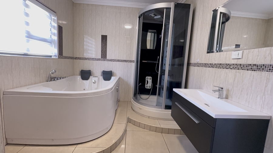 5 Bedroom Property for Sale in Helderwyk Gauteng