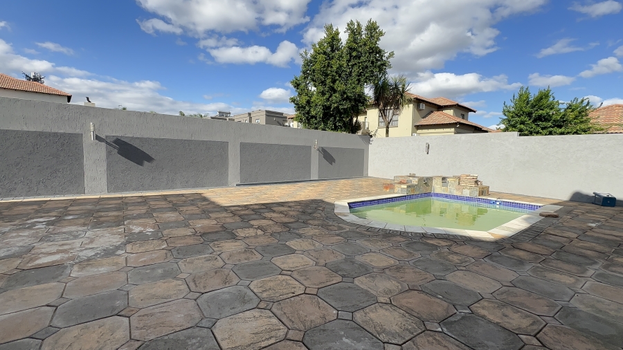 5 Bedroom Property for Sale in Helderwyk Gauteng