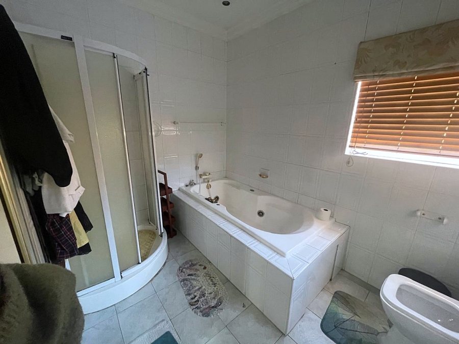 3 Bedroom Property for Sale in Lakefield Gauteng