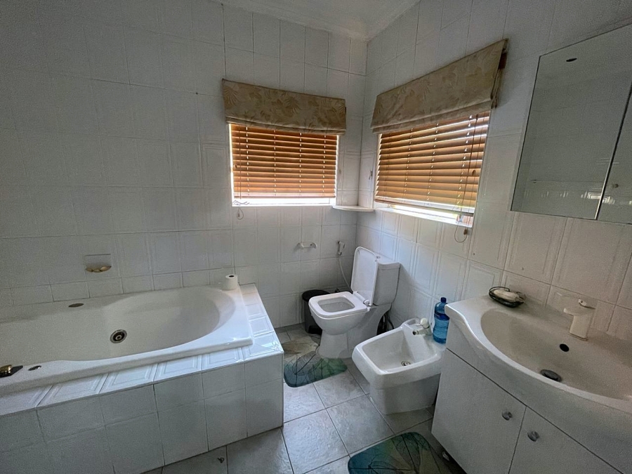 3 Bedroom Property for Sale in Lakefield Gauteng