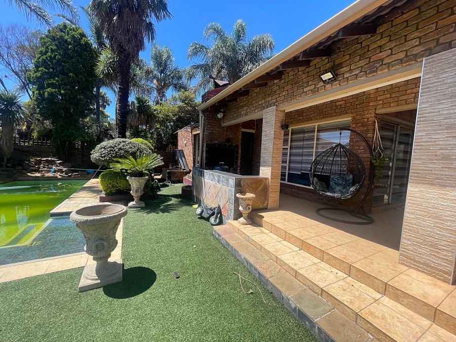 3 Bedroom Property for Sale in Lakefield Gauteng