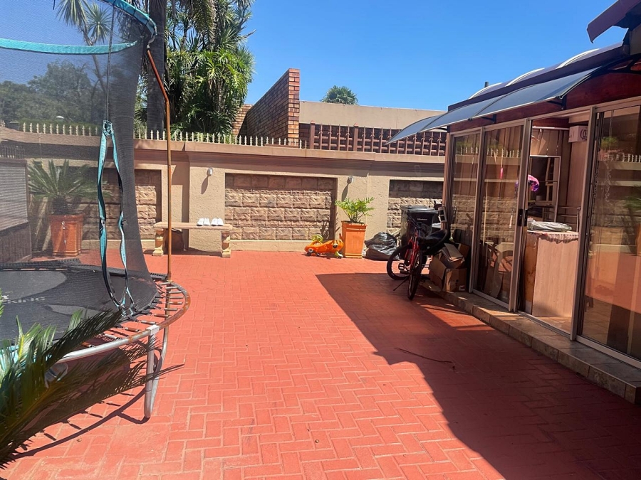 3 Bedroom Property for Sale in Lakefield Gauteng