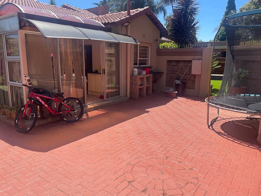 3 Bedroom Property for Sale in Lakefield Gauteng