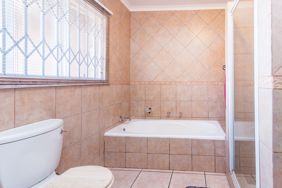 4 Bedroom Property for Sale in Rant En Dal Gauteng