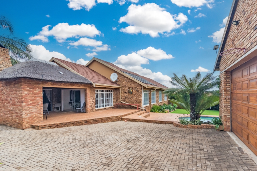 4 Bedroom Property for Sale in Rant En Dal Gauteng