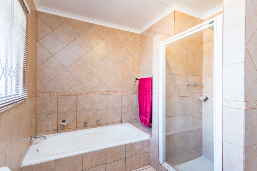 4 Bedroom Property for Sale in Rant En Dal Gauteng