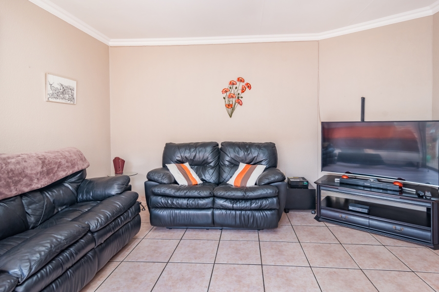 4 Bedroom Property for Sale in Rant En Dal Gauteng