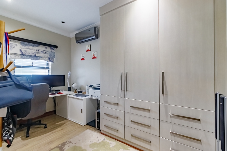 4 Bedroom Property for Sale in Midstream Estate Gauteng