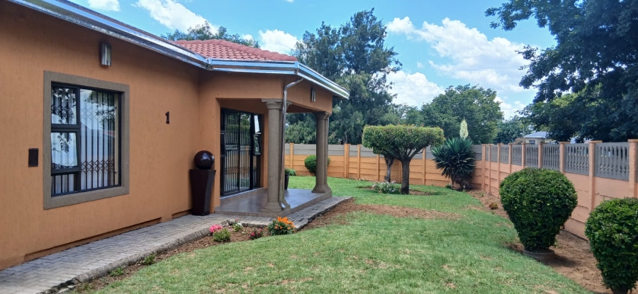 3 Bedroom Property for Sale in Vanderbijlpark CW 4 Gauteng