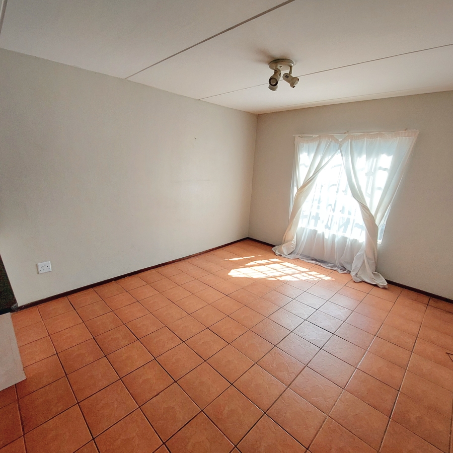 2 Bedroom Property for Sale in Ravenswood Gauteng