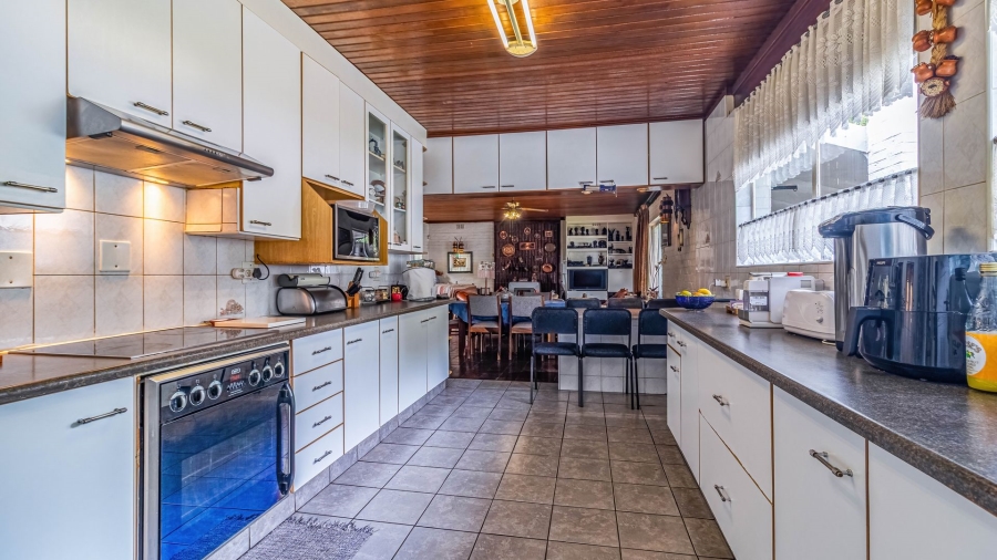 5 Bedroom Property for Sale in Bedford Gardens Gauteng