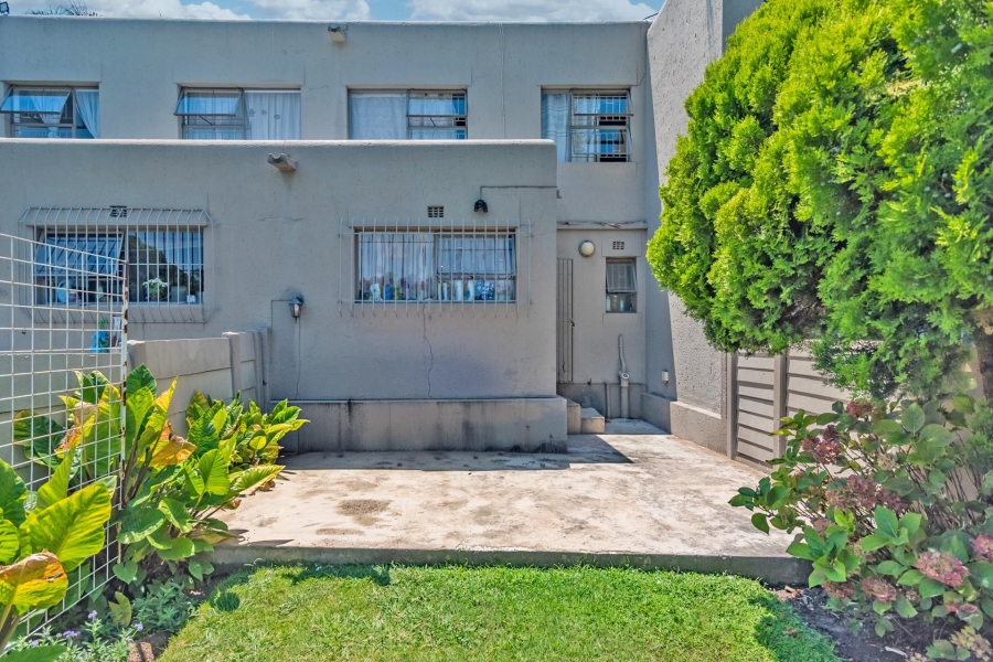 2 Bedroom Property for Sale in Weltevreden Park Gauteng