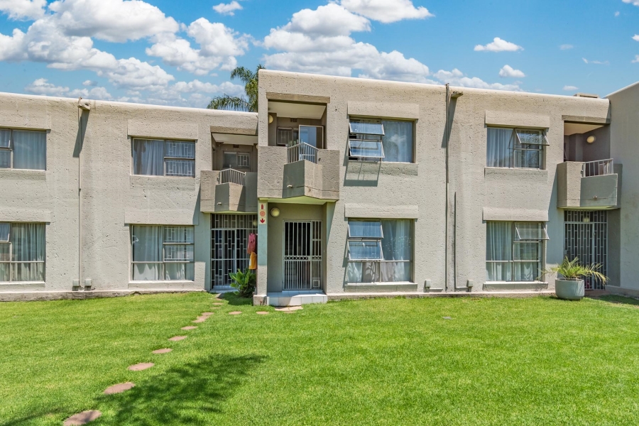 2 Bedroom Property for Sale in Weltevreden Park Gauteng