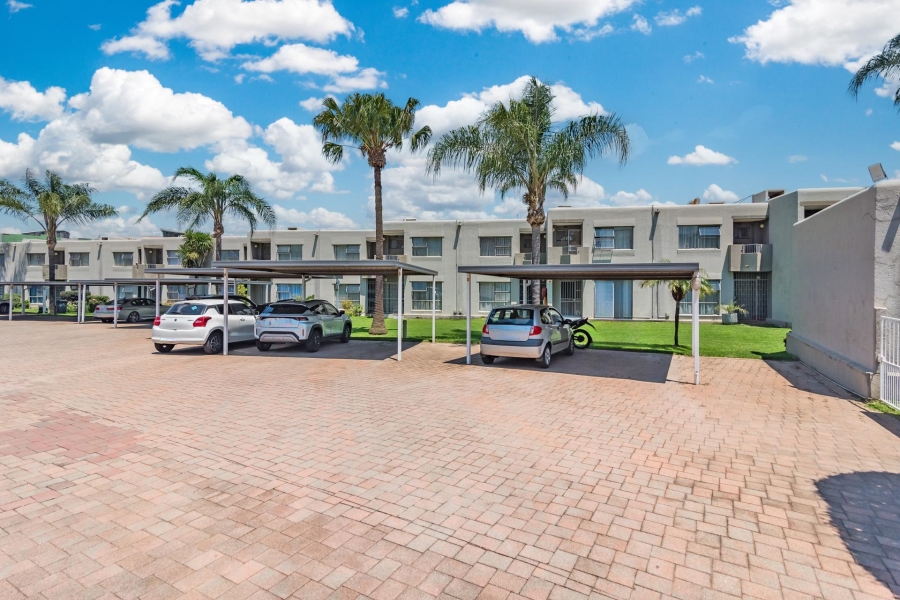 2 Bedroom Property for Sale in Weltevreden Park Gauteng