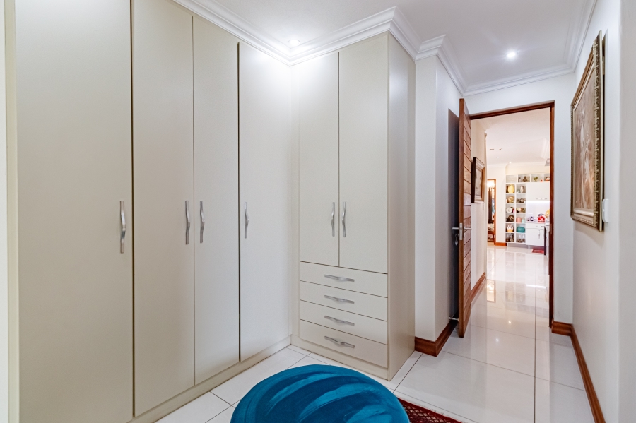 5 Bedroom Property for Sale in Midstream Ridge Gauteng