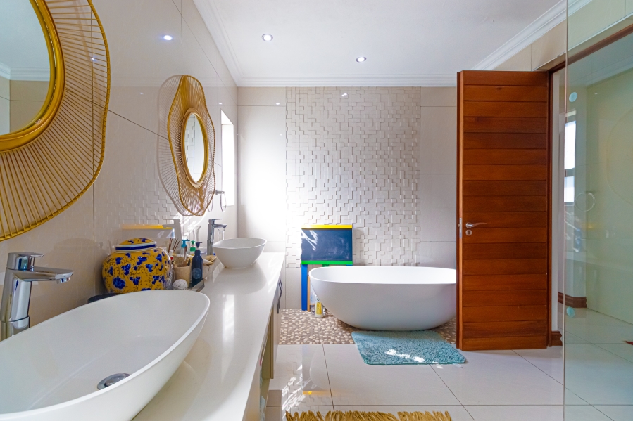 5 Bedroom Property for Sale in Midstream Ridge Gauteng