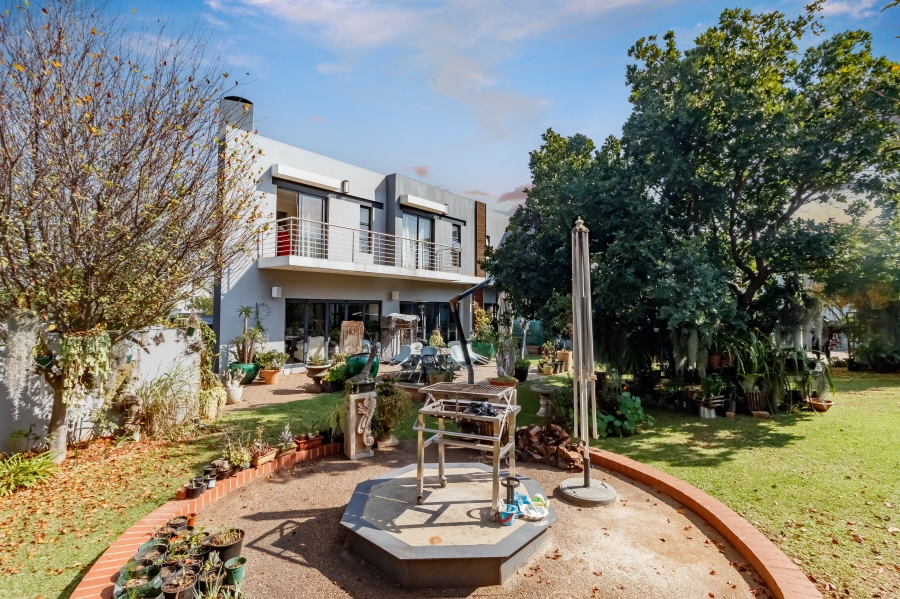 6 Bedroom Property for Sale in Midstream Ridge Gauteng