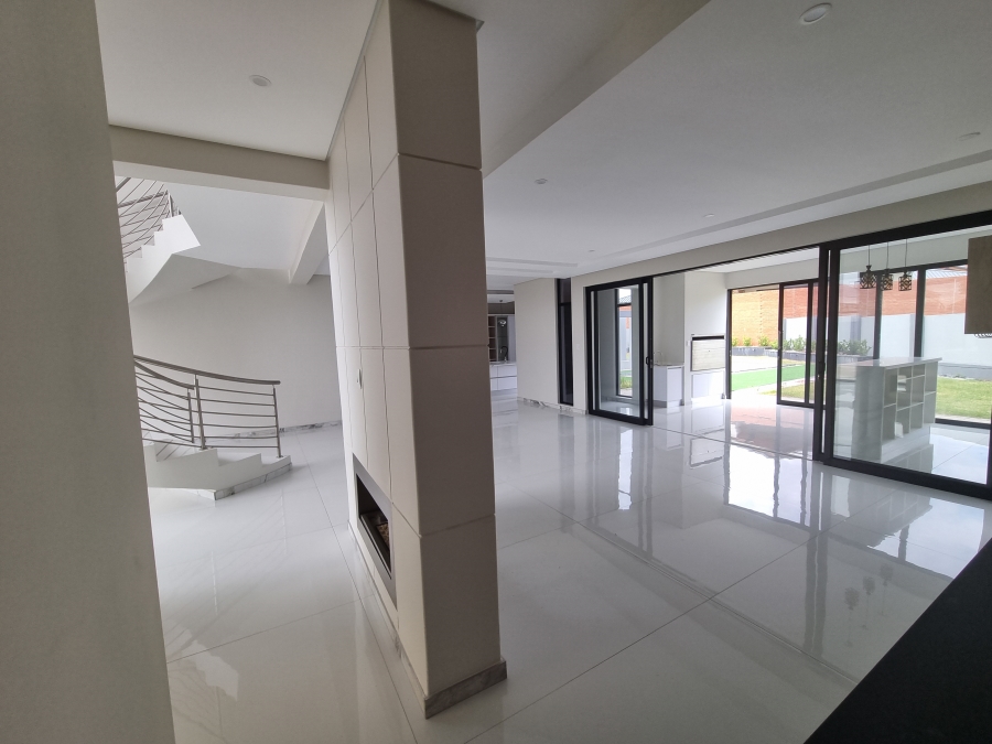 5 Bedroom Property for Sale in Six Fountains Estate Gauteng