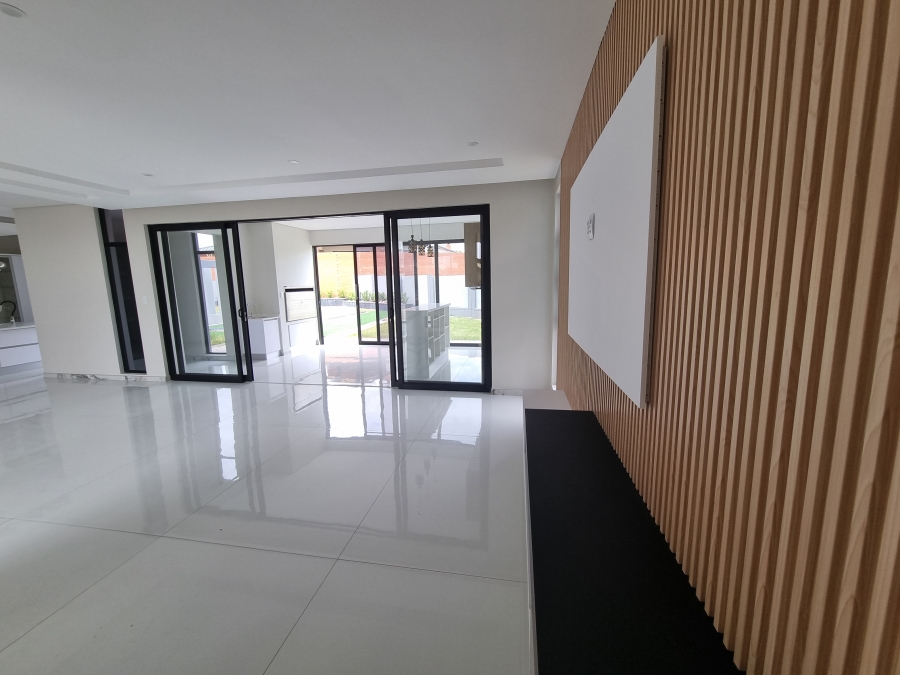 5 Bedroom Property for Sale in Six Fountains Estate Gauteng