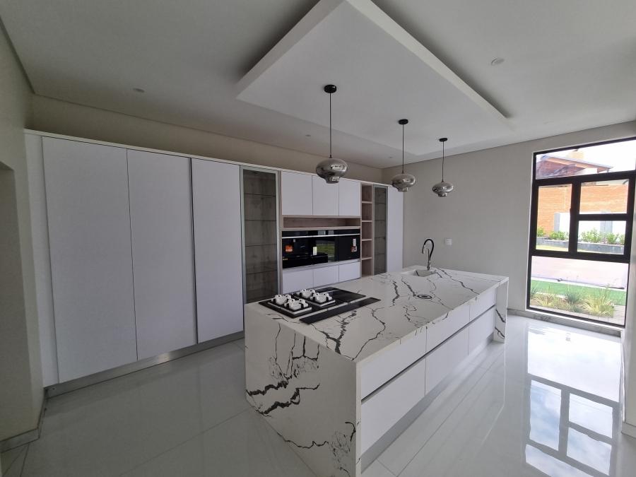 5 Bedroom Property for Sale in Six Fountains Estate Gauteng