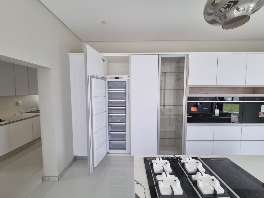 5 Bedroom Property for Sale in Six Fountains Estate Gauteng