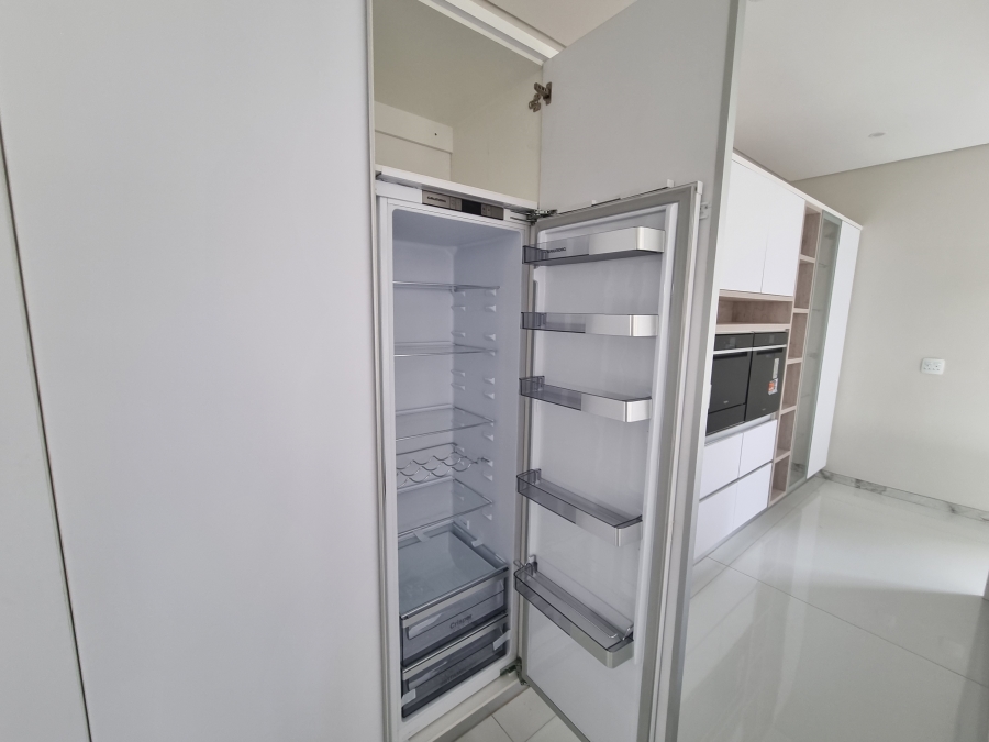 5 Bedroom Property for Sale in Six Fountains Estate Gauteng